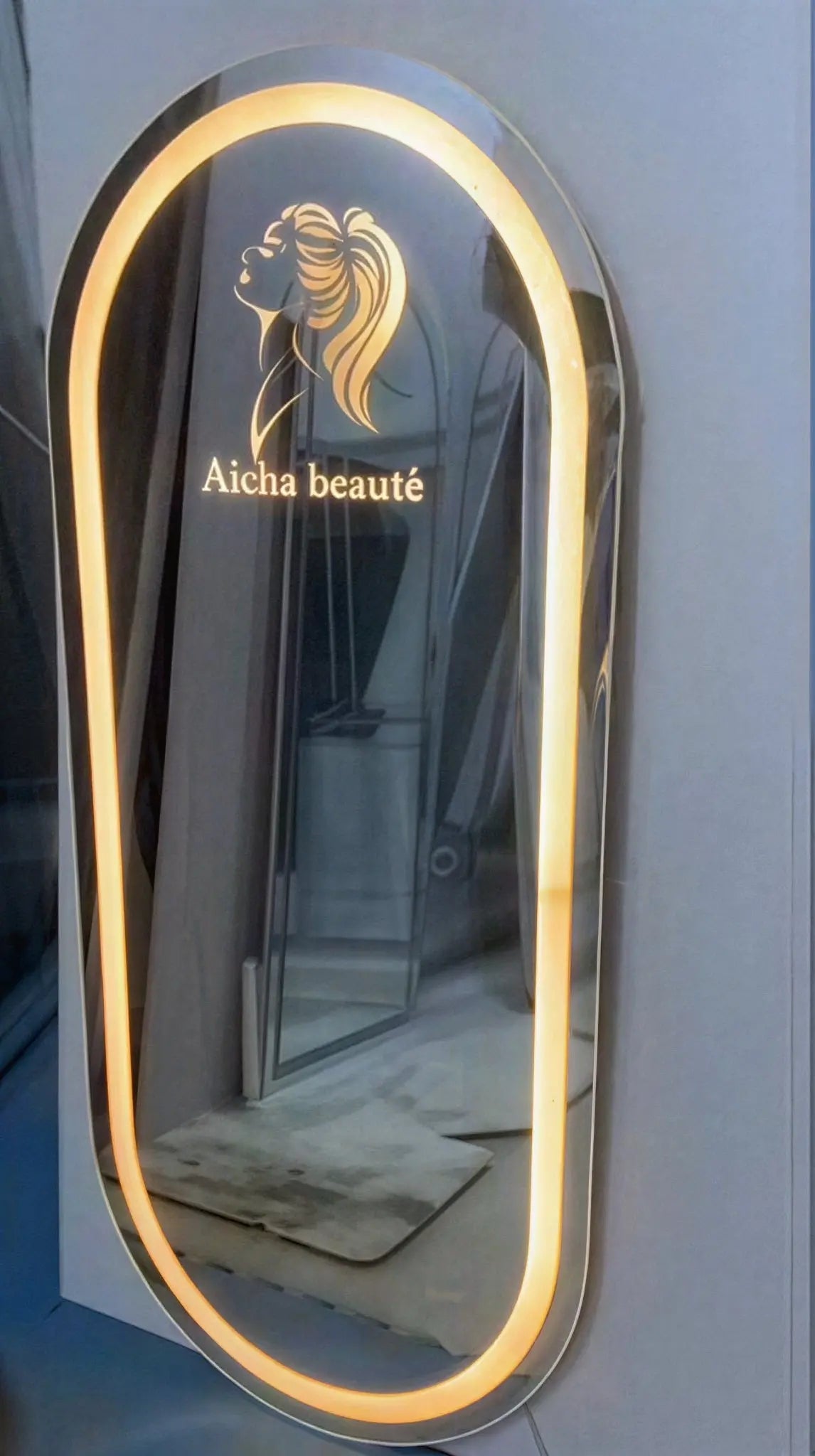 Le Miroir décoratif Signature – L'Équipement Premium pour Barber & Salons CAROUBIA