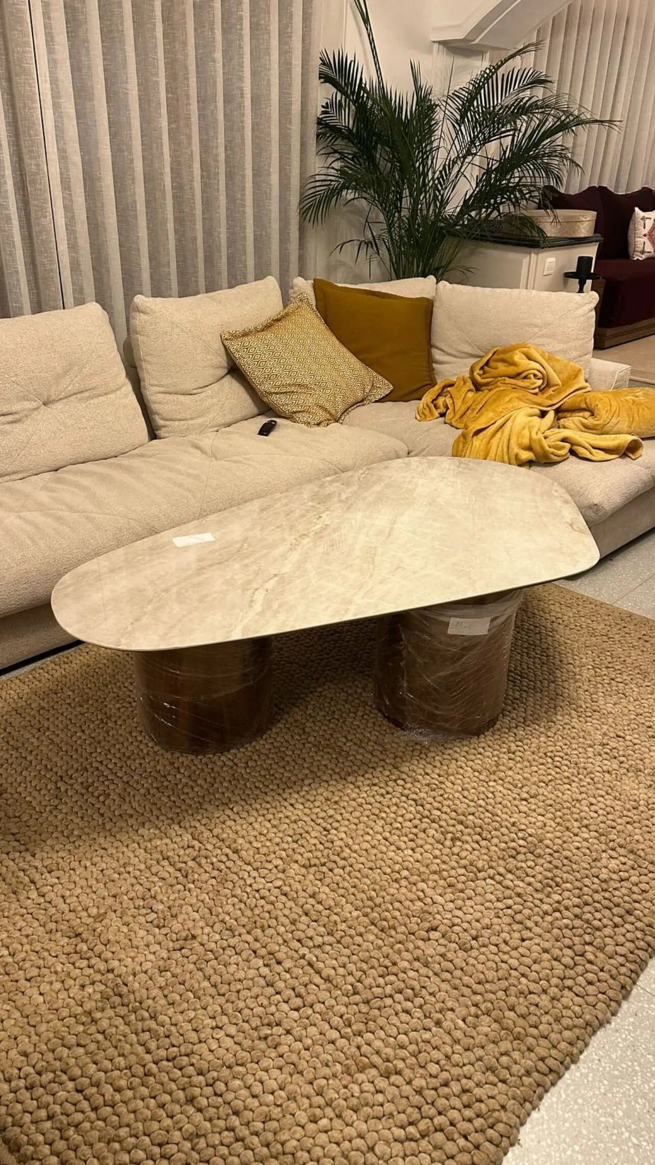 Table basse VICTORIA marbre & bois sur mesure - au Maroc CAROUBIA